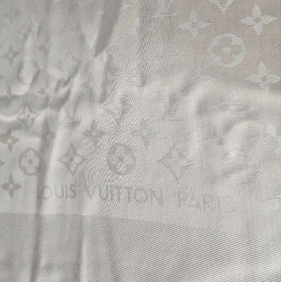 Auth Louis Vuitton Biege/Cream Monogram Stole Shawl - Picture 10 of 10